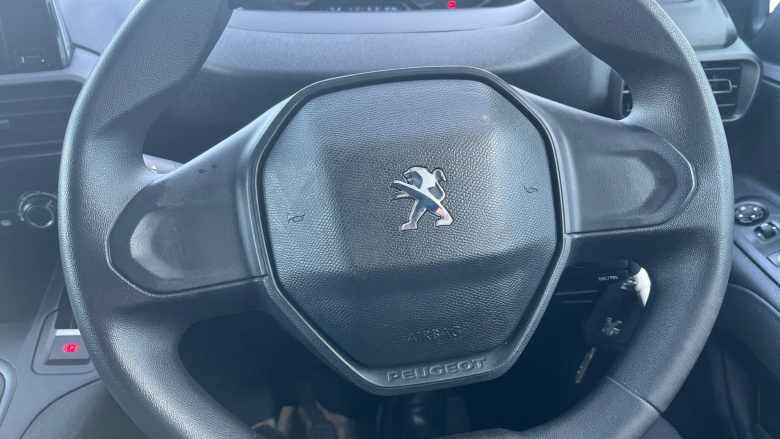 Peugeot Partner Long Diesel 950 1.5 BlueHDi 100 Professional Premium + Van